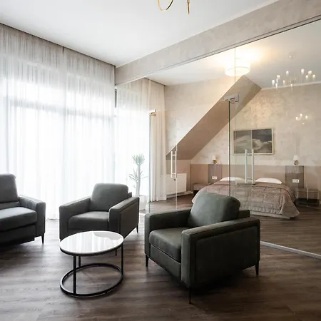 Nicole Hotel Uzhhorod Exterior photo