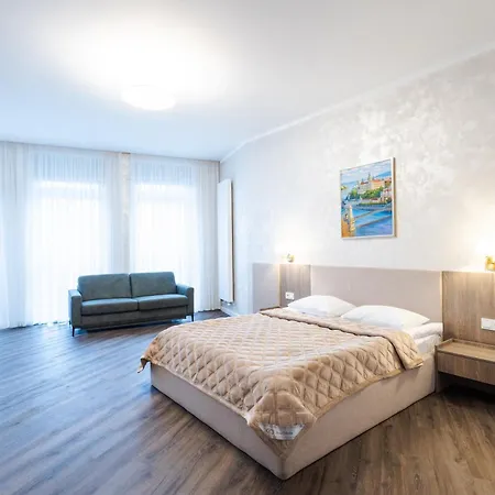 Nicole Hotel Uzhhorod Exterior photo