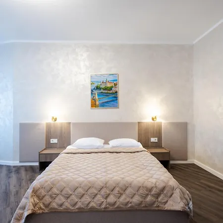 Nicole Hotel Uzhhorod Exterior photo
