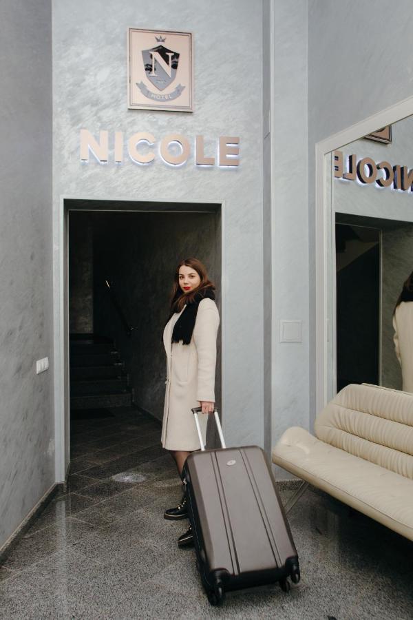 Nicole אוזהורוד